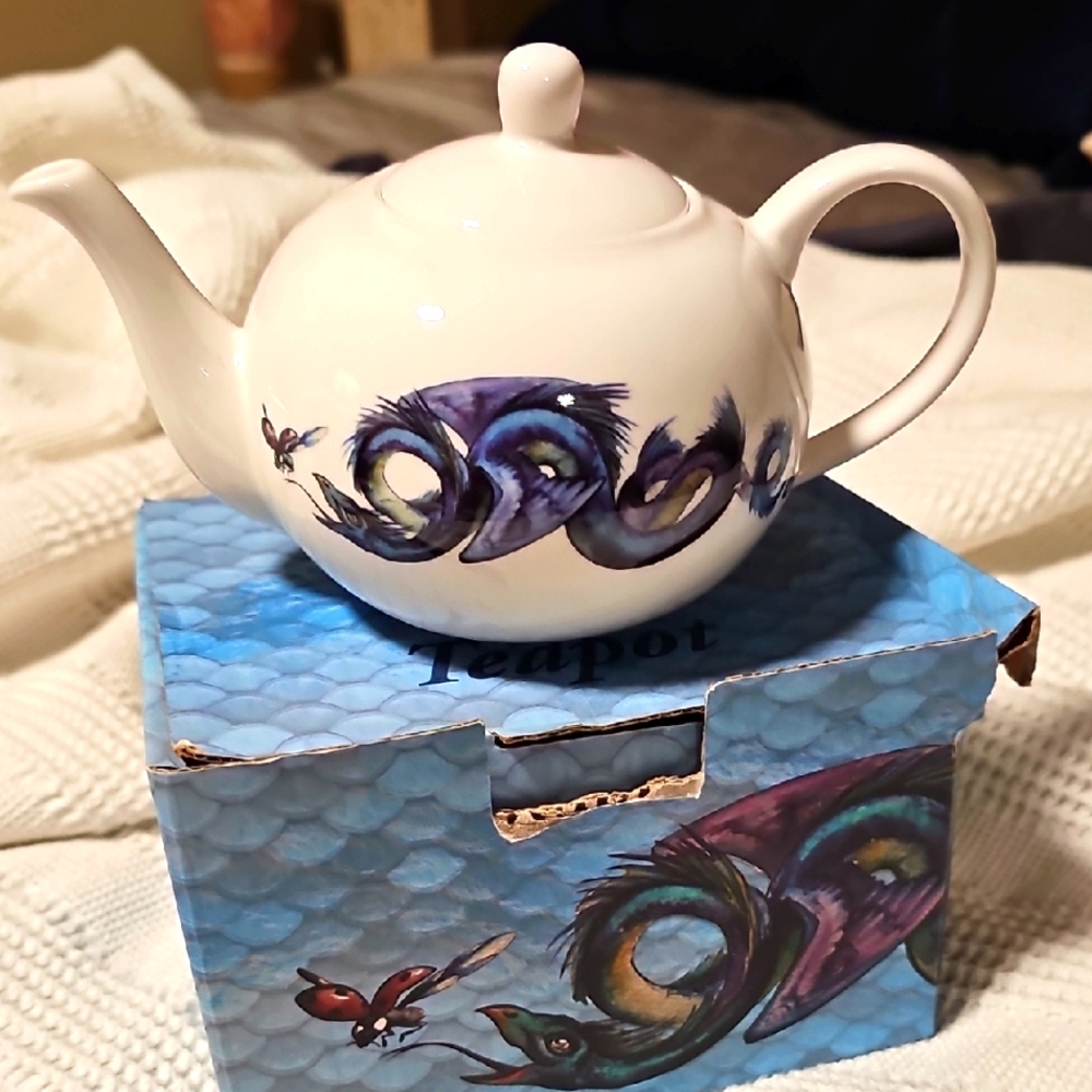 LitJoy NIB Elegant White and Purple Teapot Harry POTTER